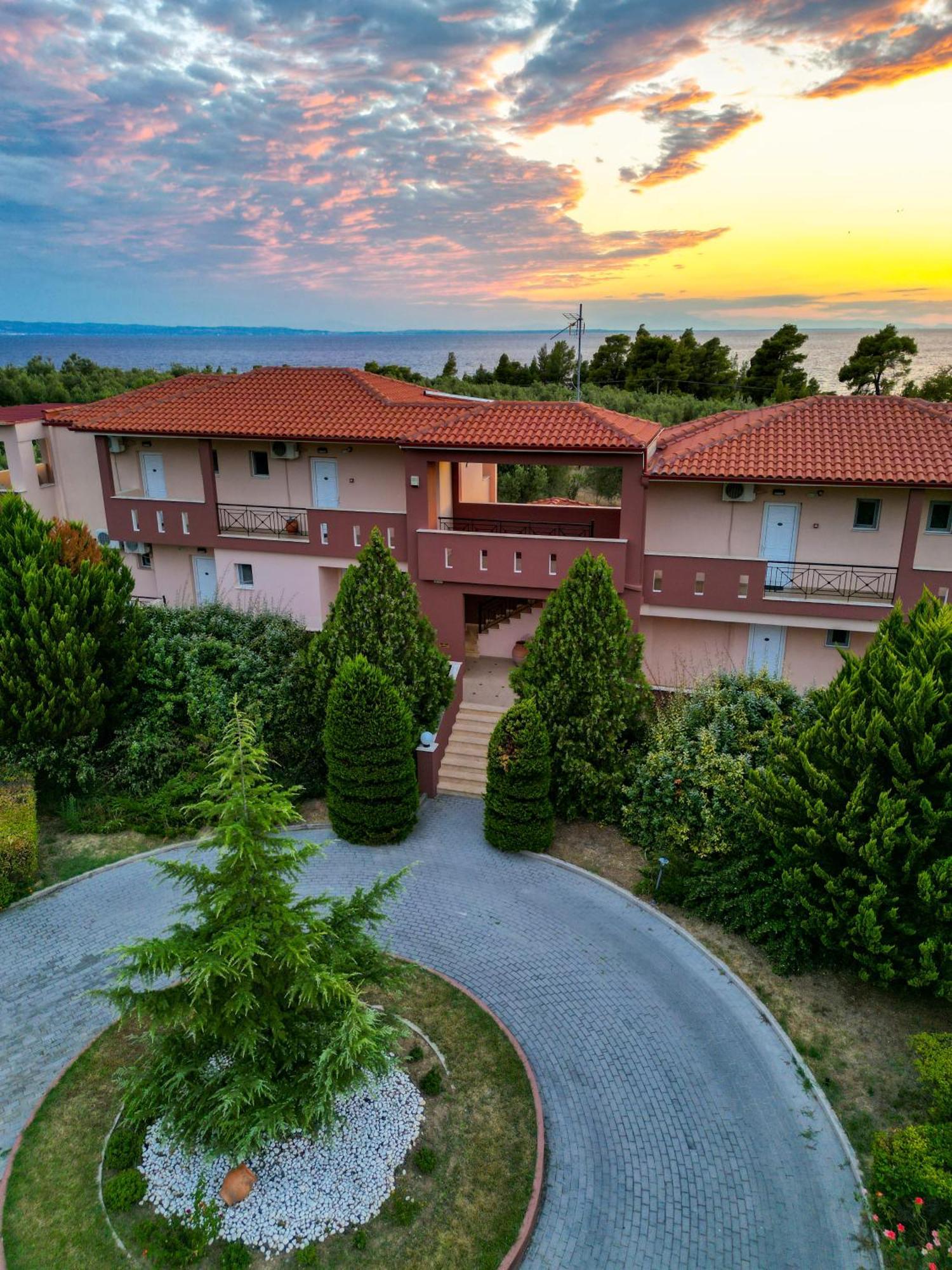 Agrili Apartments & Rooms Elia Nikitis Exterior photo